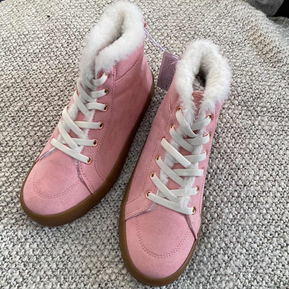NWT Faux Suede/fur high top lace up sneakers/booties